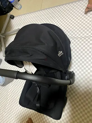 Used Joie Infant Car Seat — Good Condition, Travel-Friendly Base Included
