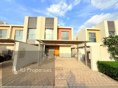 Luxury Huje Spacious Townhouse With Private Garden &Maid Room