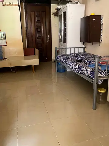 Bed Space Available for Executive Bachelors in Meena Bazar Dhs. 900