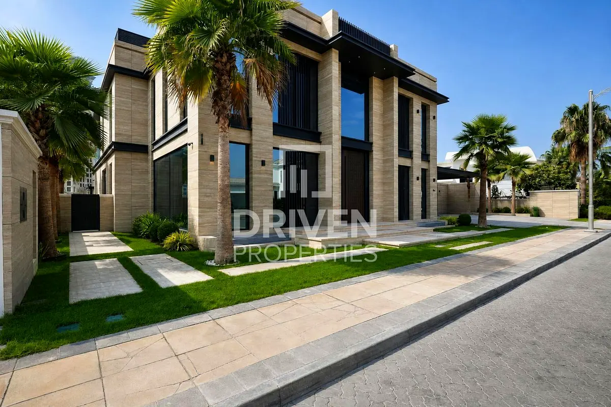 Bespoke Luxury Villa on an Expansive Plot