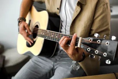 🎸 Anywhere in Dubai Private Guitar Lessons with Maher