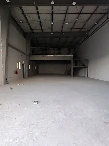 3700 SQFT WITH MEZZANINE/2500 SQFT GROUND/1300 SQFT MEZZANINE/32KW POWER/ANY ACTIVETIES ALLOWED/ATTACHED WASHROOM/RENT 175000 AED/INDASTRIAL AREA 13