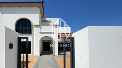 5 Bedroom+Maid | Spacious and Elegant Villa!
