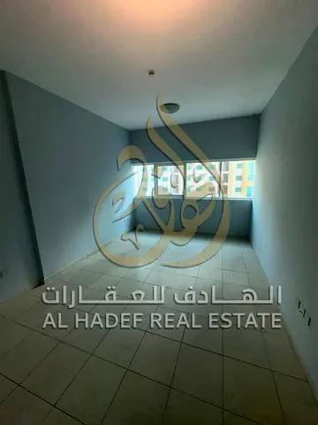 شقة ثلاث غرف و صالة للايجار السنوى - المجاز 3 - باركن مجانا - جيم و مسبح مجانا - موقع استراتيجى - اطلالة مفتوحة تماما - تشطيب الترا لوكس - شهر مجانا