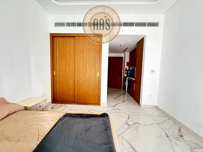 استوديو حديث | عزيزي ريفييرا 67 | شرفة مطلة على المدينة