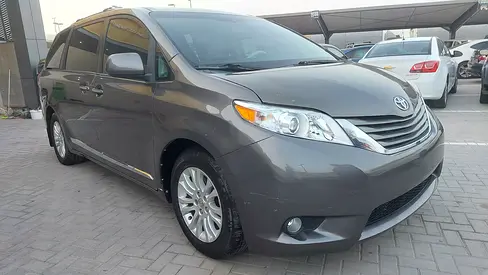 Toyota Sienna XLE 2014 | Family-Ready | American Specs