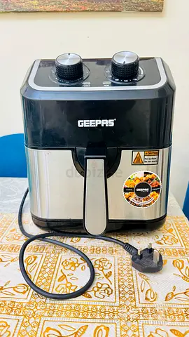 Geepas Air Fryer - 2.5L Compact Stainless Steel, Works Well