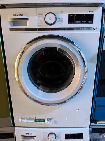 Siemens latest model IQ-700 9 kg dryer with WiFi freestanding