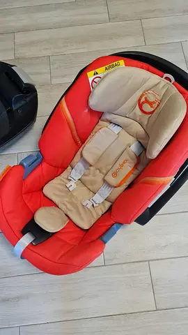 Cybex Red Infant up to 18 months Car Seat with ISO fix base - Excellent Condition