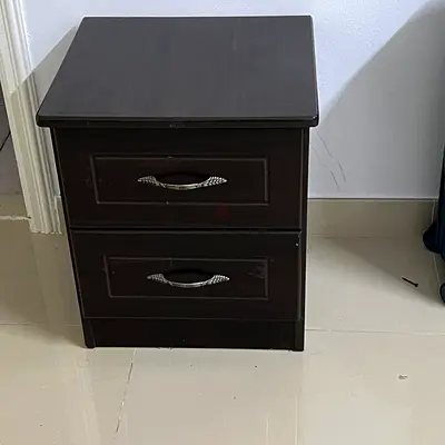 Dark wood 2-drawer bedside table / nightstand
