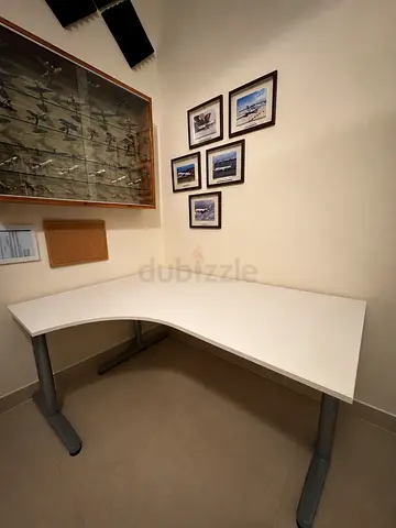 White L-shaped Corner Office Desk with Metal Legs - Good Condition