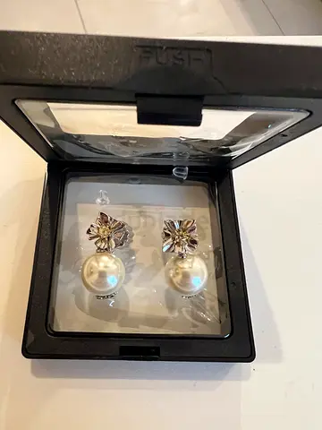 Flower earring