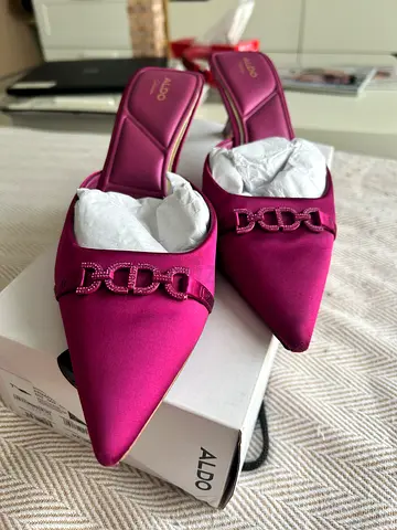Aldo fuchsia satin pointed mules, size 41, good condition