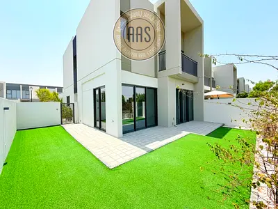 SINGLE ROW 4BR+MAID VILLA NEAR TO POOL PARK AVAILABLE FOR RENT