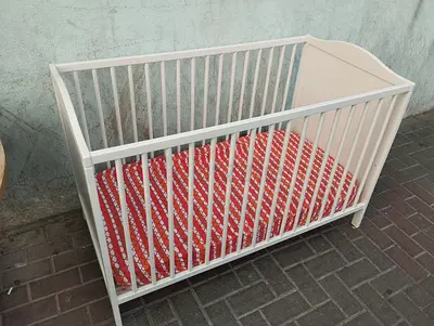 White baby cot / crib 60x120 cm - good condition