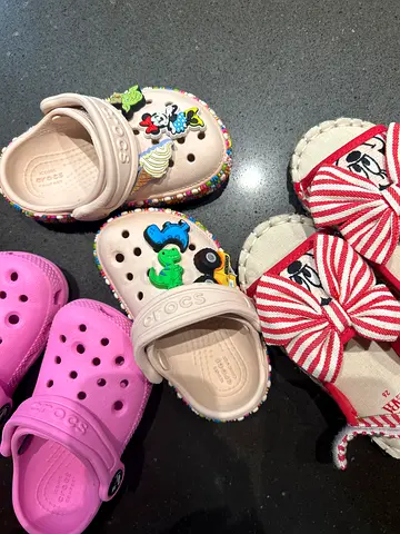 Girls shoes - crocs