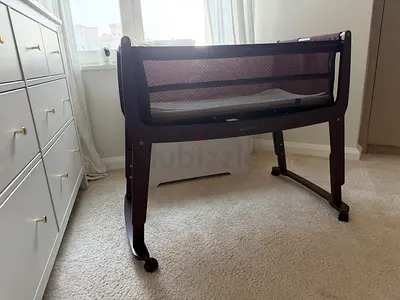 SnuzPod Studio - Side-sleeping bedside bassinet / co-sleeping crib in good condition