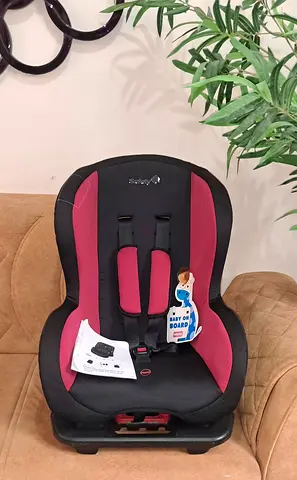 للبيع كارسيت لجميع الأعمار Car seat suitable for all ages
