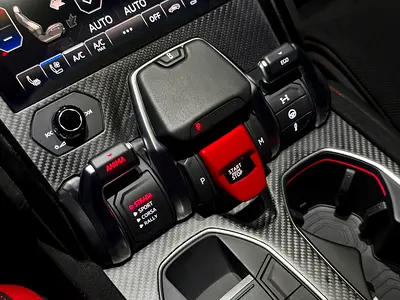 2024 Lamborghini URUS — миниатюра 8