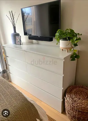 White 8-Drawer Dresser / Chest in Good Condition