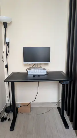 Black 100cm x 60cm electric standing desk, brand new with free desk mat