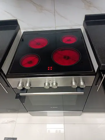 Bosch Ceramic Electric Cooker with Oven - Good Working Condition