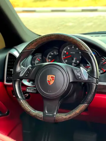2014 Porsche CAYENNE — миниатюра 9