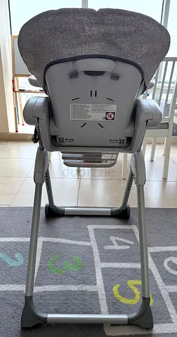Good condition adjustable baby high chair (grey)
