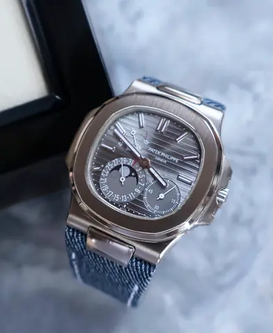 Patek Philippe Nautilus (5712) (White Gold) (2019)