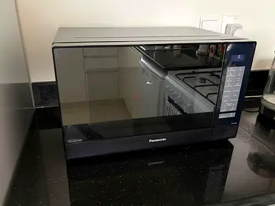 Panasonic Inverter Microwave – Excellent Condition