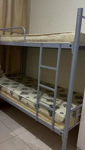 Metal bunk bed without mattresses — good condition