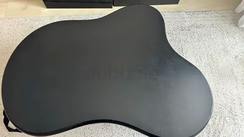 Cloud-shaped coffee table