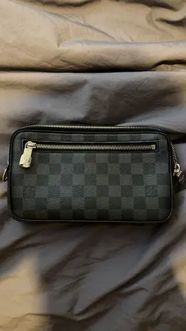 louis vuitton men’s hand bag