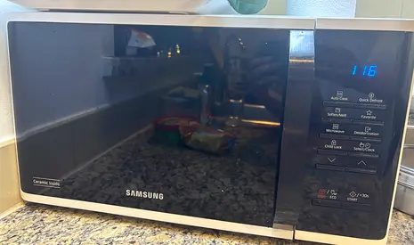 Samsung countertop microwave - good working condition