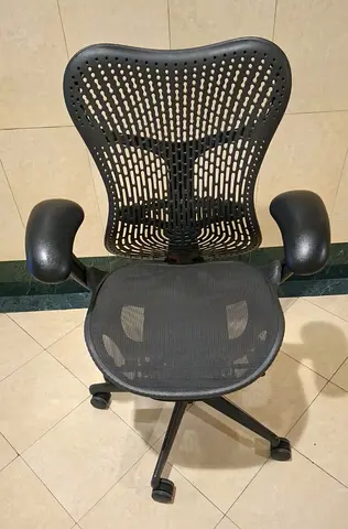 For sale Herman Miller Mirra 2 Chair With Adjustable Arms - Good Condition