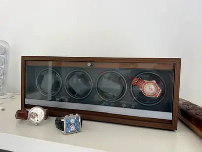 Watchwinder Wooden - Backlight - 4 Slots - 2 seperate mechanism