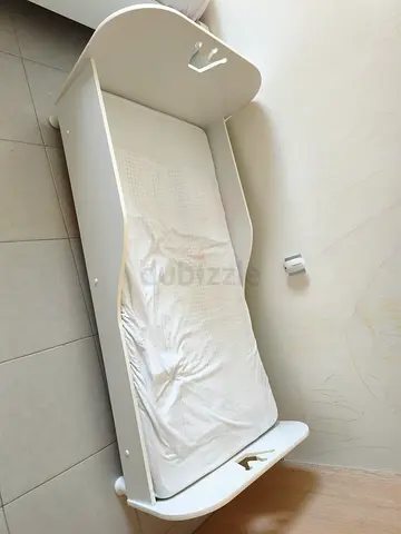 White wooden toddler/ baby crib, 150cm x 70cm with Mattress in good condition