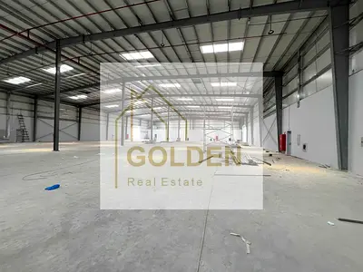 An exceptional opportunity with 220 kwatts to rent a warehouse with standard specifications and exc