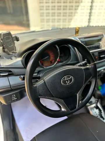 2015 Toyota YARIS — фото 4