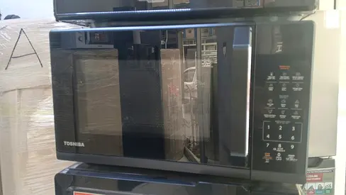 Toshiba countertop microwave oven - good working condition