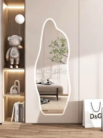 Irregular shape mirror