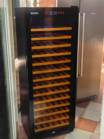 Euron wine🍷fridge. Medium size Top latest model