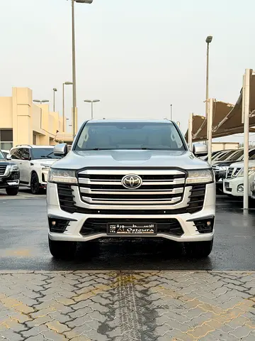 Toyota Land Cruiser GXR 2022 - Twin-turbo GCC Specs - Excellent Condition