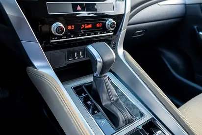 Mitsubishi Montero Sport GLS, миниатюра 10