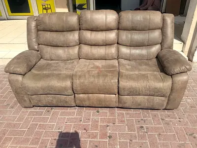 Comfortable 3seater Recliner sofa available redy to sell