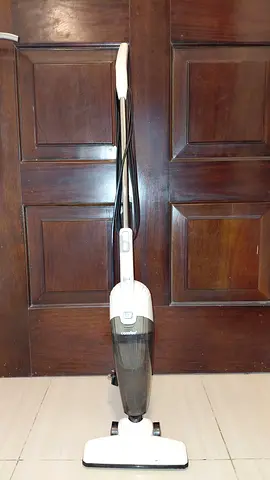 Lightweight cordless stick vacuum cleaner - good condition