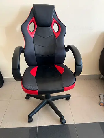 Black and red gaming office chair - good condition