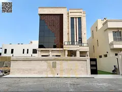 Excellent living opportunity | 6 master bedrooms | Two floors and a rooftop | Swimming pool | Electr
