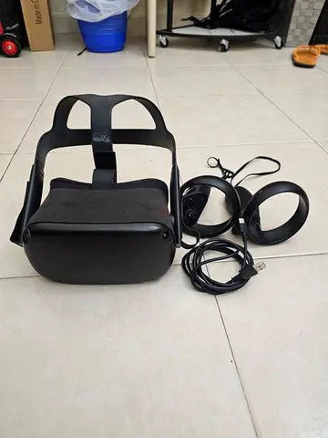 Oculus Quest 1 All-in-One VR Headset 128GB - Excellent Working Condition