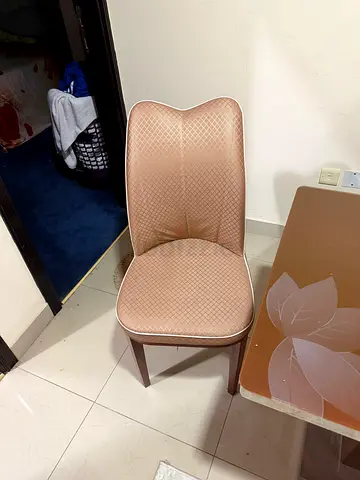 Single cushioned dining/side chair in beige upholstery - good condition
